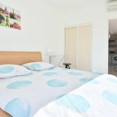 2p Avec Terrasse, Vue Mer, Piscine Et Parking - 2p Avec Terrasse, Vue Mer, Piscine Et Parking Mae-1723 *